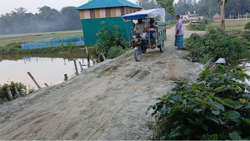৬ বছরের হয়নি সাঘাটার সড়ক উন্নয়ন, ঠিকাদার লাপাত্তা