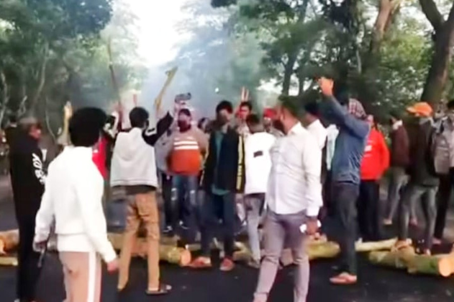 রায়ের পর গোপালগঞ্জে মহাসড়ক অবরোধ-বিক্ষোভ