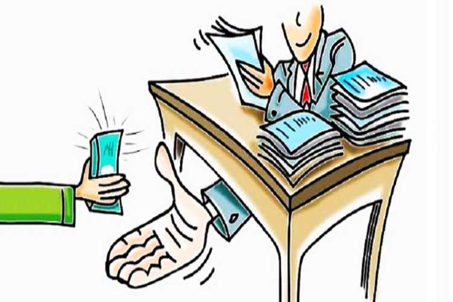 অফিস কর্মীকে ঘুষসহ ইউএনওর কাছে নিয়ে গেলেন যুবক