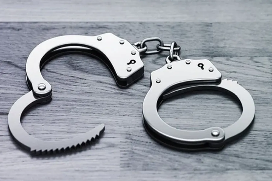 যাত্রাবাড়ীতে পুলিশের অভিযানে ১১ জন গ্রেপ্তার