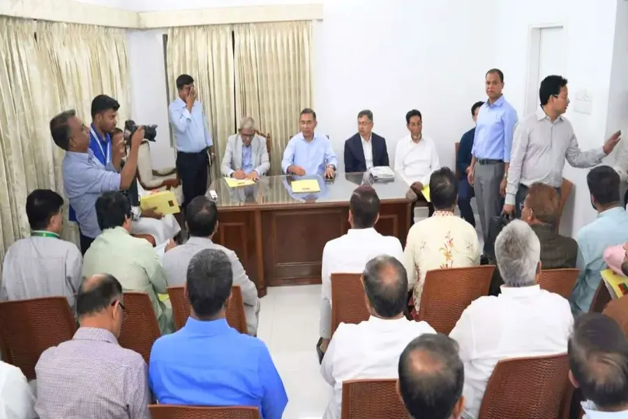 প্রধানমন্ত্রীর দায়িত্ব গ্রহণের পর প্রথমবার বিএনপির কেন্দ্রীয় কার্যালয়ে তারেক রহমান