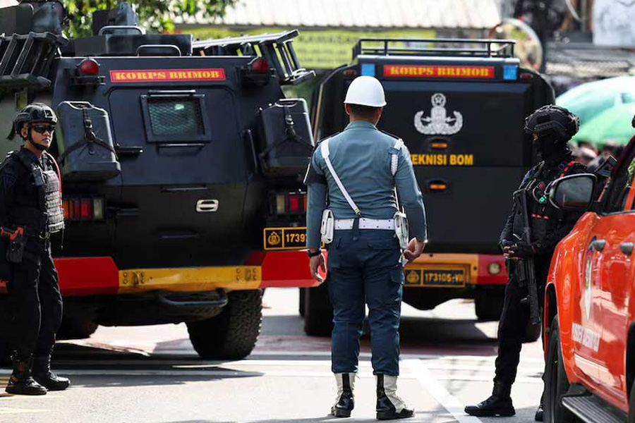 ইন্দোনেশিয়ায় নামাজ চলাকালে মসজিদে বিস্ফোরণ, আহত ৫৪