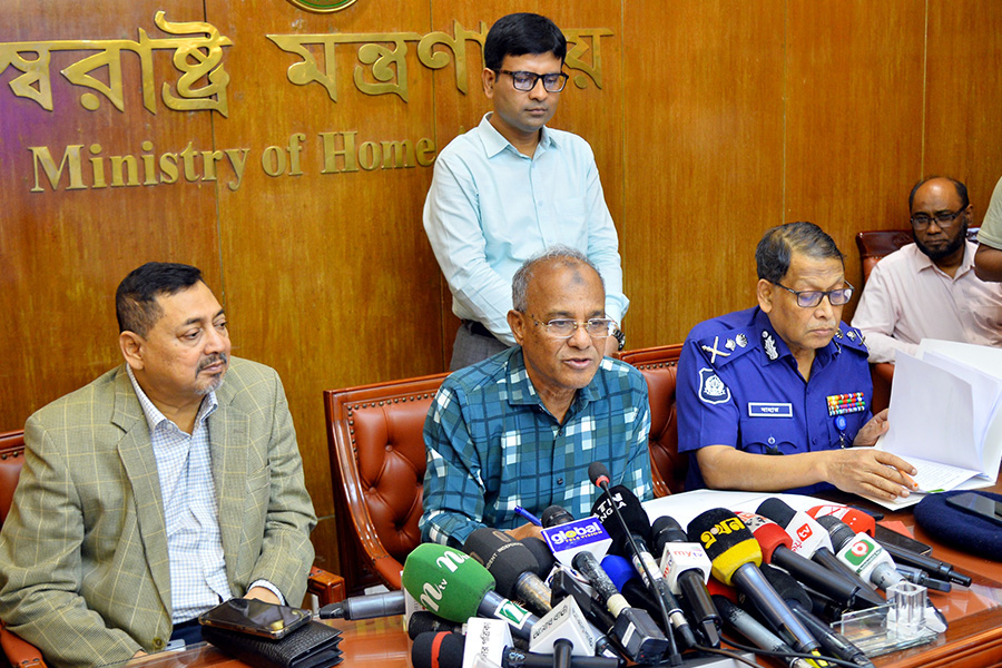 নির্বাচনের আগে গ্রাহক প্রতি সিমের সংখ্যা কমিয়ে আনা হবে: স্বরাষ্ট্র উপদেষ্টা