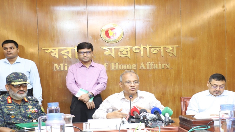 ৫ আগস্ট নিয়ে সরকার সতর্ক অবস্থানে রয়েছে: স্বরাষ্ট্র উপদেষ্টা