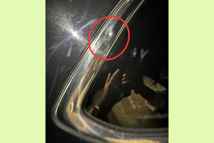 ঝালকাঠিতে ৩১ দফা প্রচার শেষে গাড়িবহরে হামলা