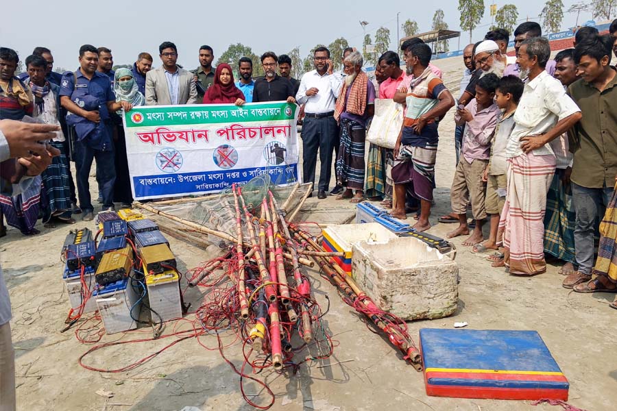 ইলেকট্রো ফিসিং সরঞ্জাম জব্দ, দুইজনকে জরিমানা