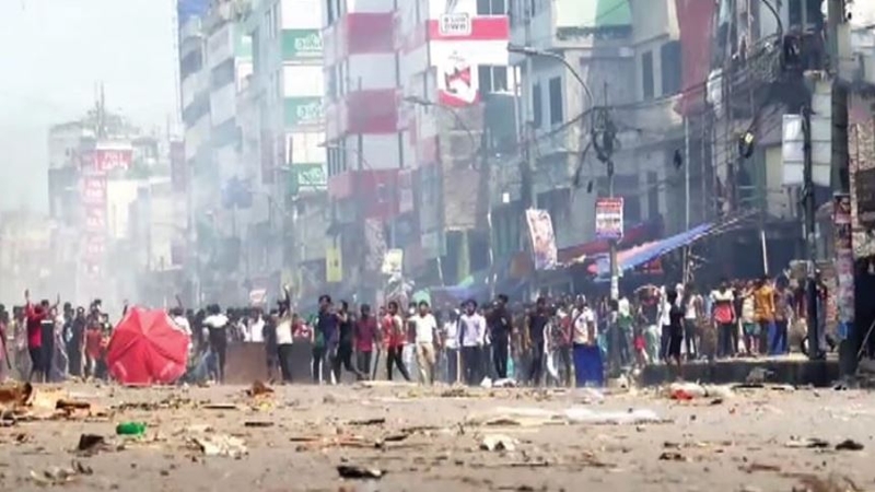শহিদ আনাসের চিঠি হাতে মায়ের আর্তনাদ