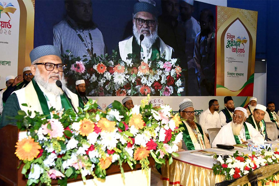 নারীদেরকে পিছনে রেখে আমরা এগিয়ে যেতে পারব না: ধর্ম উপদেষ্টা