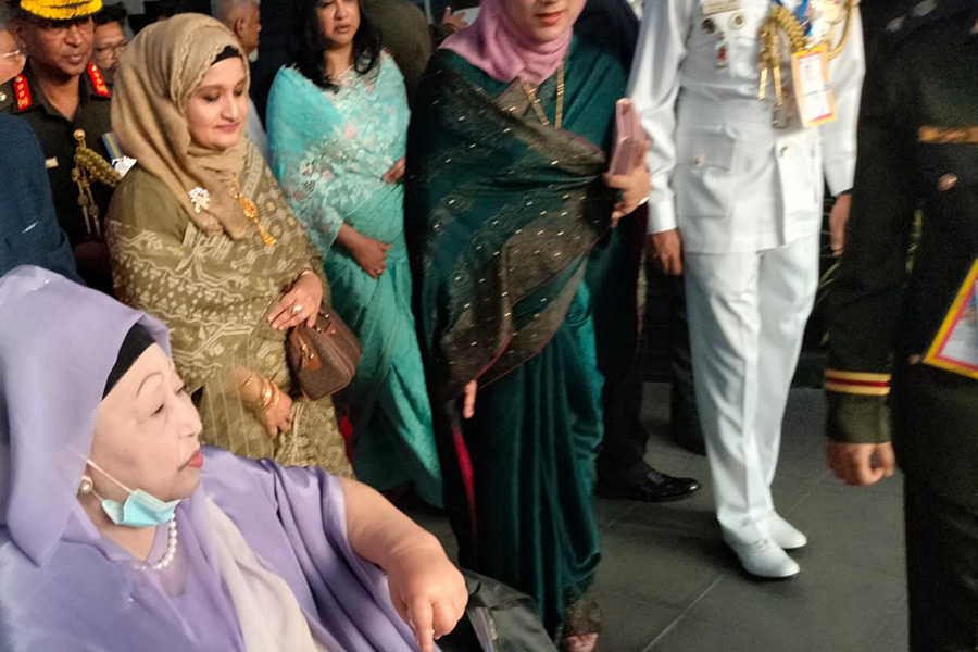 সেনাকুঞ্জের অনুষ্ঠানে অংশ নিতে বের হলেন খালেদা জিয়া