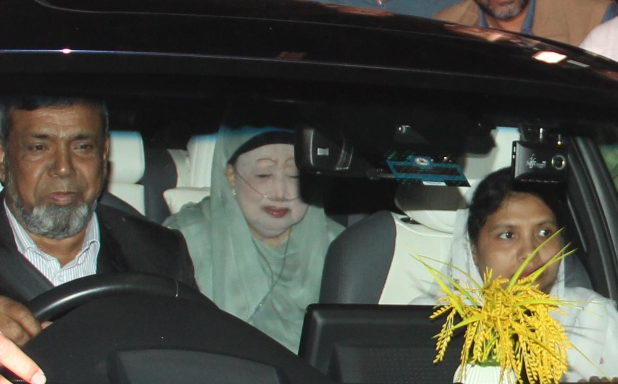 হাসপাতালের পথে খালেদা জিয়া