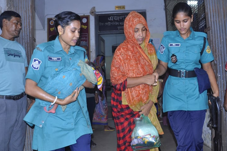 কারাগার থেকে প্রিজন সেলে মা ও ১২ দিনের শিশু