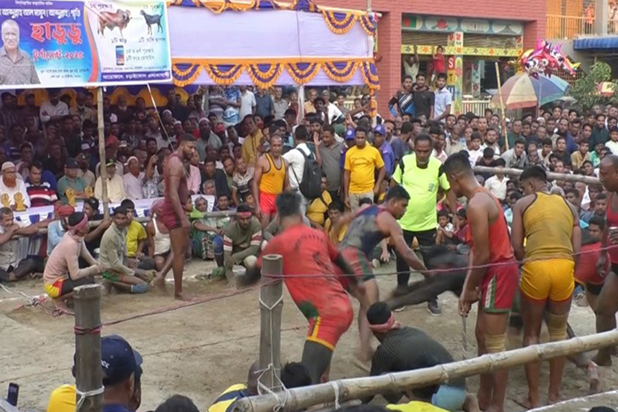 কুমারখালীতে ঐতিহ্যবাহী হাডুডু খেলা দেখতে উপচে পড়া ভিড়