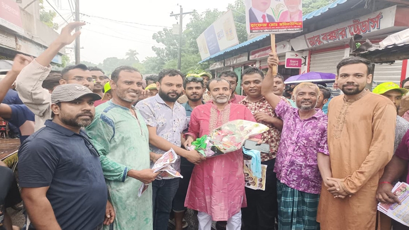 কুষ্টিয়ায় বিএনপি মনোনয়নপ্রত্যাশী মইনুদ্দিনের বস্ত্র বিতরণ