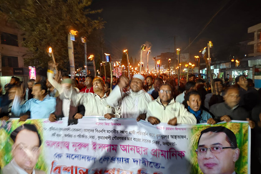 কুষ্টিয়া ৪ আসনে মনোনয়ন বাতিলের দাবিতে বিএনপির মশাল মিছিল