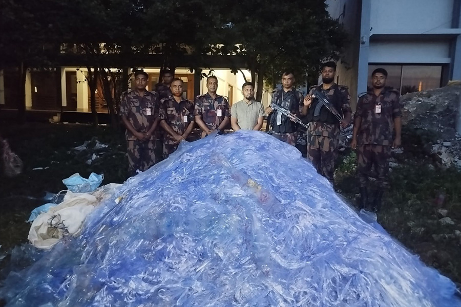 কুষ্টিয়ায় বিজিবির অভিযানে এক কোটি  টাকার অবৈধ কারেন্ট জাল উদ্ধার