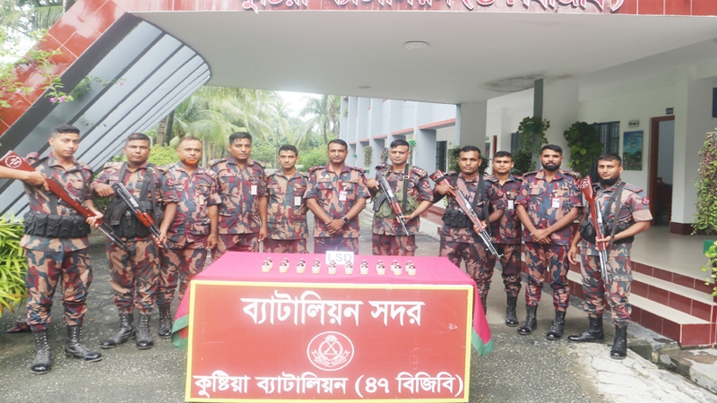 কুষ্টিয়ায় ১০ কোটি টাকার অস্ত্র ও মাদক দ্রব্য উদ্ধার, আটক ৫