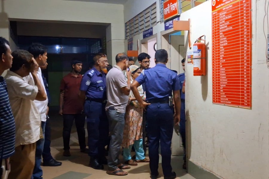 লালমনিরহাটে মাদক কারবারিদের হামলায় ২ পুলিশ আহত