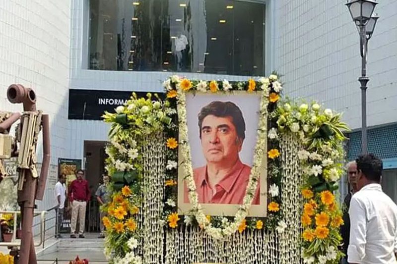 নির্মাতা অনীক দত্তকে শেষ শ্রদ্ধা