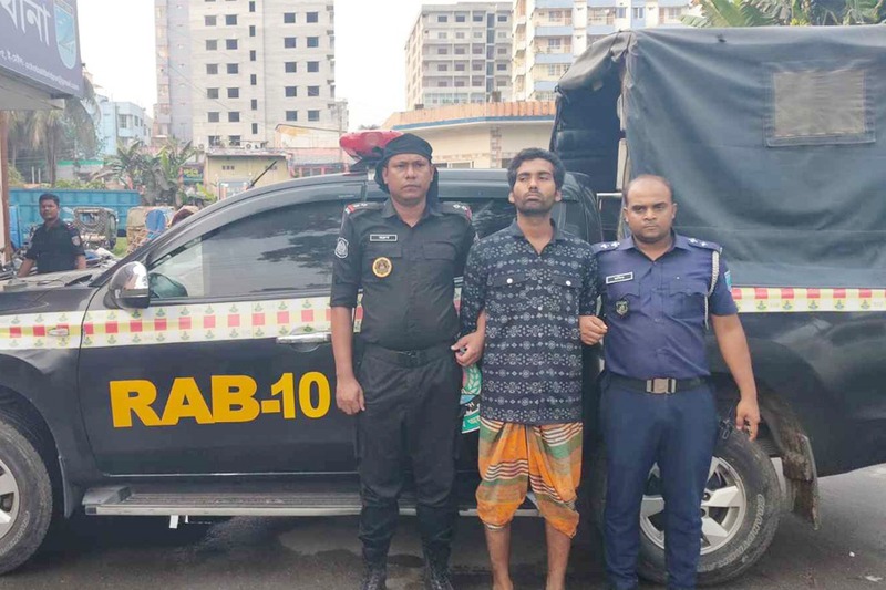 ফরিদপুরে ৩ হত্যা, ‘বিকারগ্রস্ত’ সেই যুবক গ্রেপ্তার