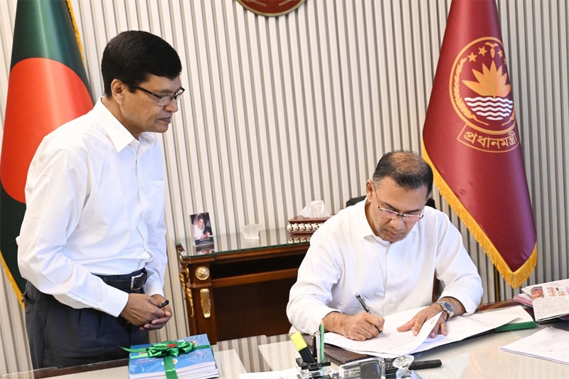 ৩৮ অডিট রিপোর্ট প্রধানমন্ত্রীর কাছে জমা দিলেন নূরুল ইসলাম