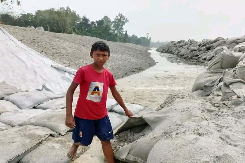 তিস্তা নদীর তীর সংরক্ষণ কাজ বন্ধ করে দিল এলাকাবাসী