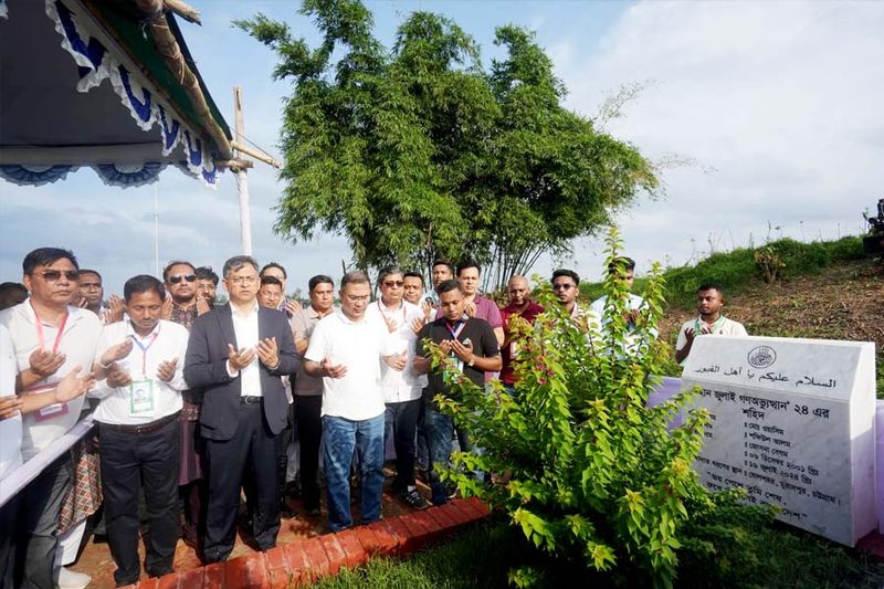শহীদ ওয়াসিমের কবর জিয়ারত করলেন প্রধানমন্ত্রী