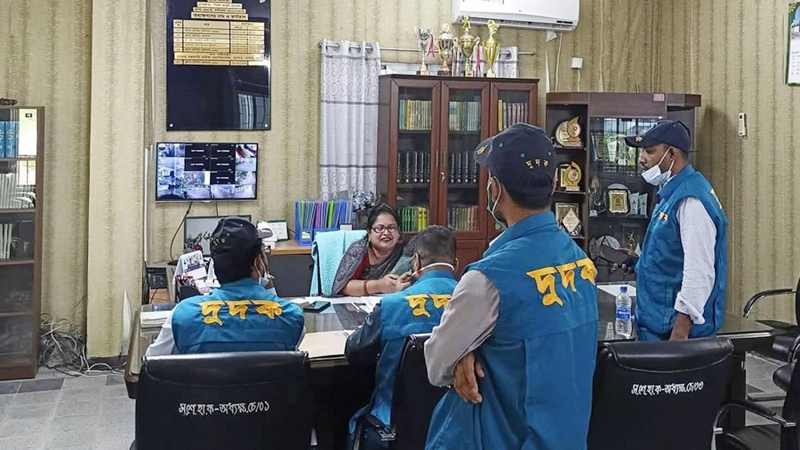 মাদারীপুরের দুই শিক্ষা প্রতিষ্ঠানে দুদকের অভিযান
