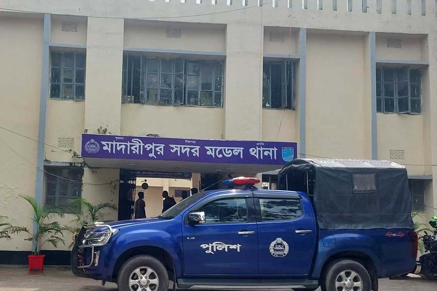 মাদারীপুরে একই পরিবারের তিন জনের মরদেহ উদ্ধার