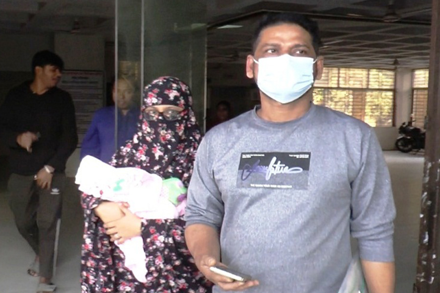 মাদারীপুরে সেই নবজাতকের ঠাঁই হলো সিঙ্গাপুর প্রবাসীর ঘরে