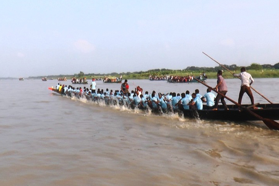 মাদারীপুরে নৌকাবাইচ প্রতিযোগিতা অনুষ্ঠিত