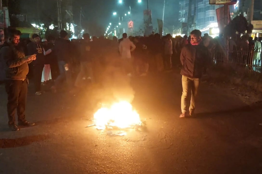 মাদারীপুরে মাদকসেবনের প্রতিবাদ করায় শিক্ষার্থীকে মারধর