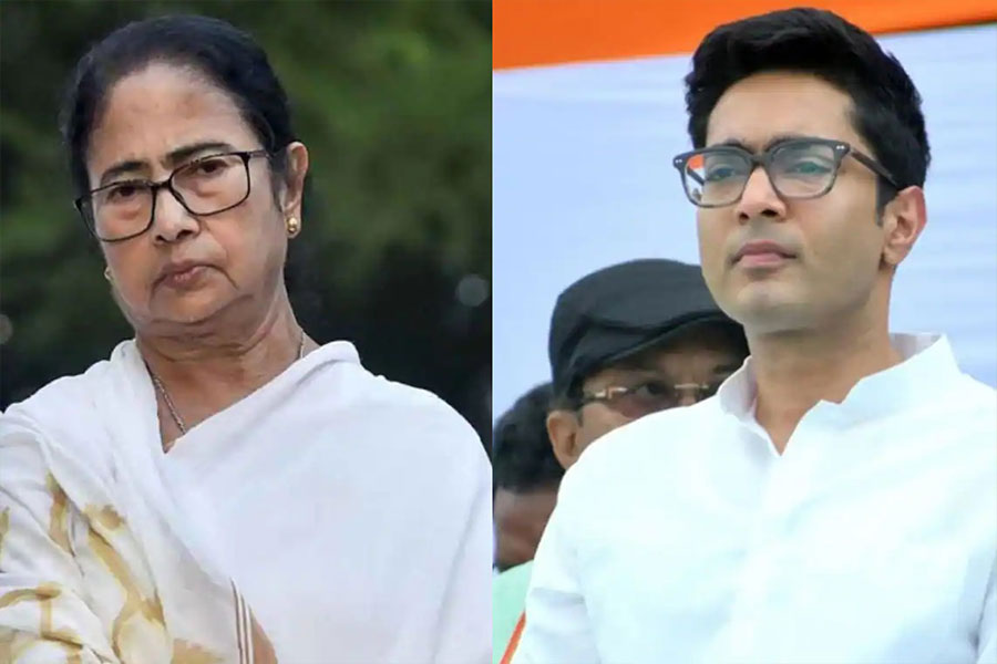 বিকেলে সাংবাদিকদের মুখোমুখি হচ্ছেন মমতা ও অভিষেক
