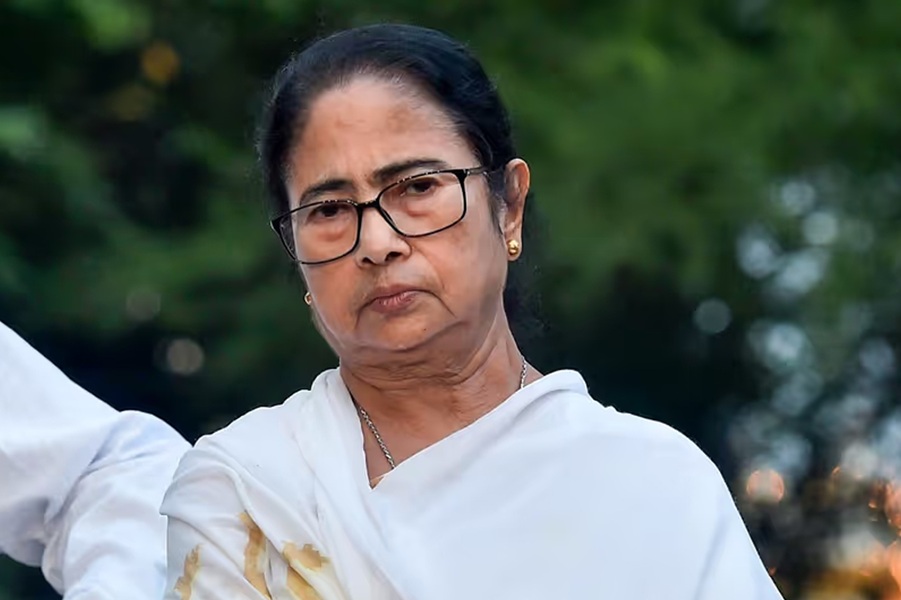 মমতার বিরুদ্ধে মামলা