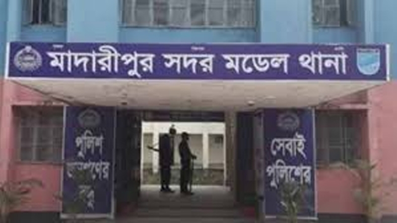 মাদারীপুরে ইজিবাইকে ওড়না পেঁচিয়ে কলেজ ছাত্রীর মৃত্যু
