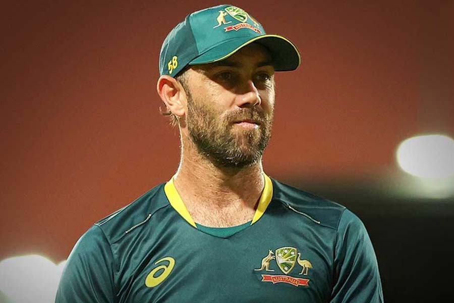 কেন্দ্রীয় চুক্তি থেকে বাদ ম্যাক্সওয়েল