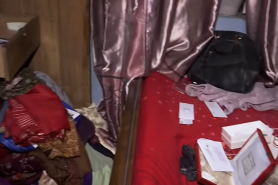 মিরপুরে ১০০ ভরি স্বর্ণ ও ৩২ লাখ টাকা লুট