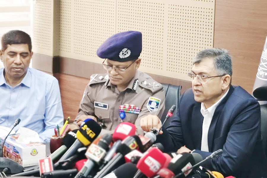 স্বরাষ্ট্রমন্ত্রীর নির্দেশে সারাদেশে সাঁড়াশি অভিযান