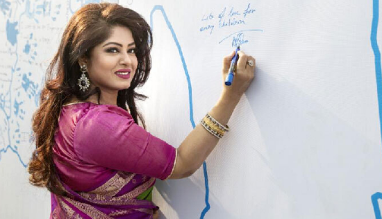 শিগগিরই দেশে ফিরছেন না মৌসুমী