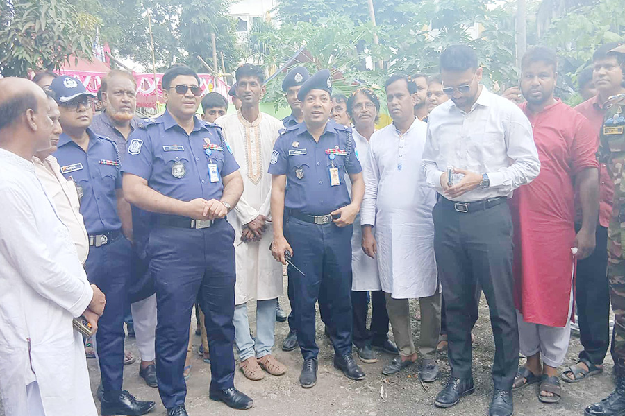 নাগরপুর বিভিন্ন পূজা মন্ডপ পরিদর্শন করলেন পুলিশ সুপার