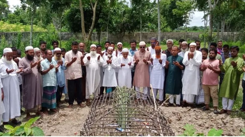 জুলাই অভ্যুত্থানে নিহত ইমরানের কবর জিয়ারত করলেন বিএনপির নেতৃবৃন্দ