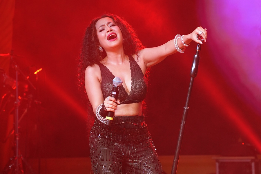 নেহার পারফরম্যান্সে নতুন করে রুচিবোধের প্রশ্ন