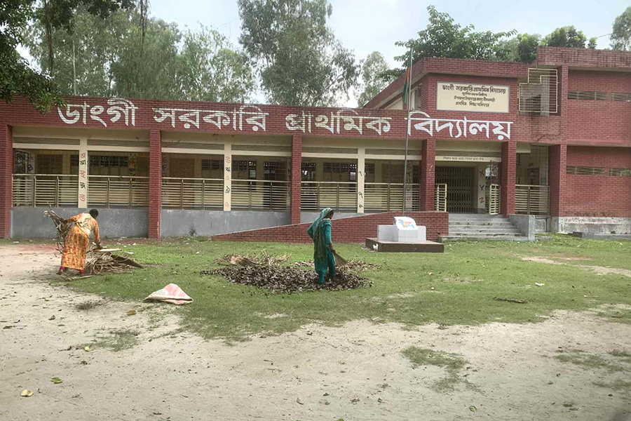 নীলফামারীতে ৬ জন শিক্ষকের বিদ্যালয়ের ৪ জন শিক্ষার্থী