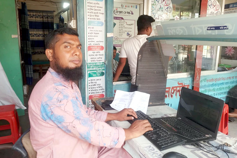 প্রতিবন্ধিত্ব জয় করে সফল নবাবগঞ্জের রাজিউল