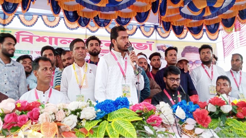 ‘যে লংকায় যায় সেই রাবণ হয়’
