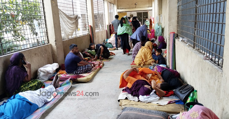 পাবনা জেনারেল হাসপাতালে স্যালাইন পাচ্ছেন না ডেঙ্গু রোগীরা