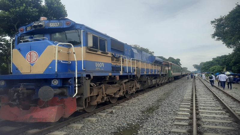 ঢাকার সঙ্গে উত্তরাঞ্চলের ১৬ জেলার রেল যোগাযোগ বন্ধ