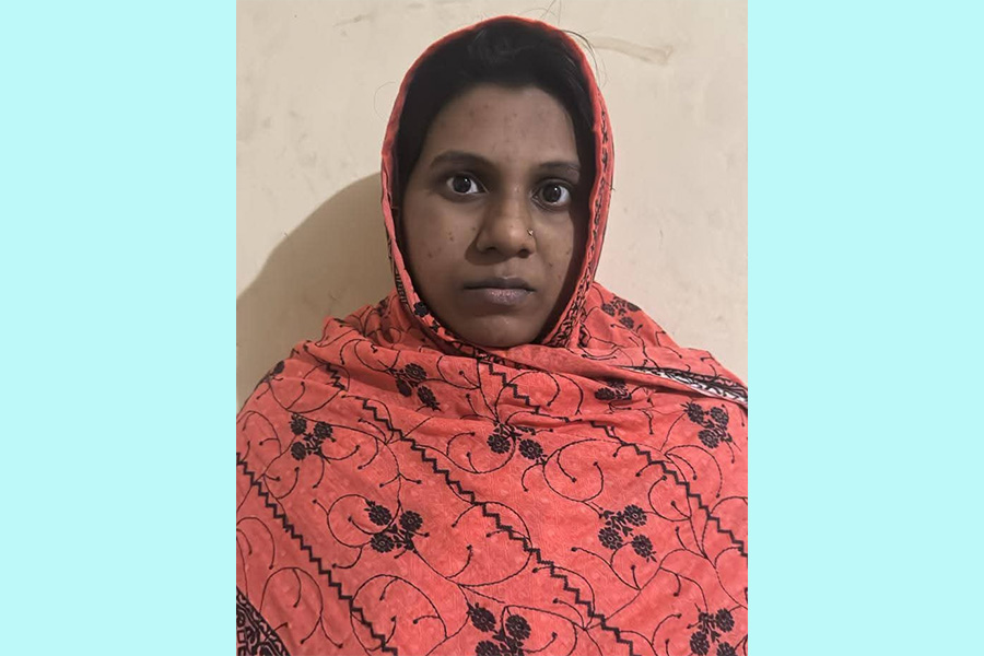 আট কুকুরছানা হত্যায় মামলা দায়ের সরকারি কর্মকর্তার স্ত্রী গ্রেপ্তার