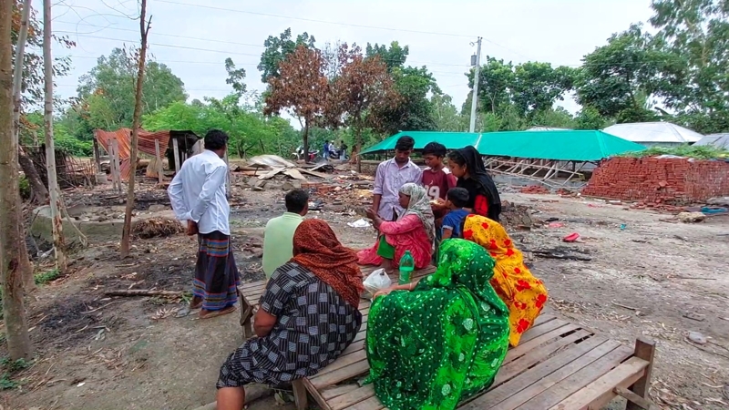 ভাঙ্গুড়ায় অগ্নিসংযোগে নিঃস্ব ৭টি পরিবার