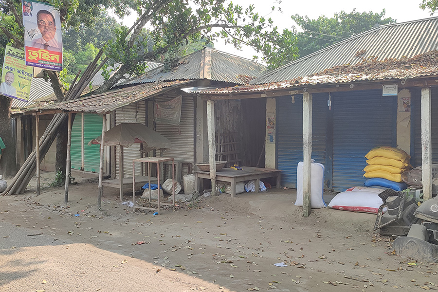 ১৫ দিন ধরে বন্ধ আটলংকা বাজারের ২০টি দোকান