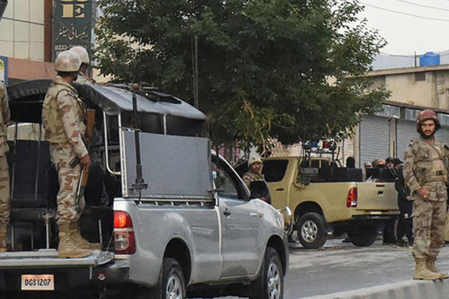 পাকিস্তানে রাতভর সংঘর্ষে ৭ পুলিশসহ নিহত ১২